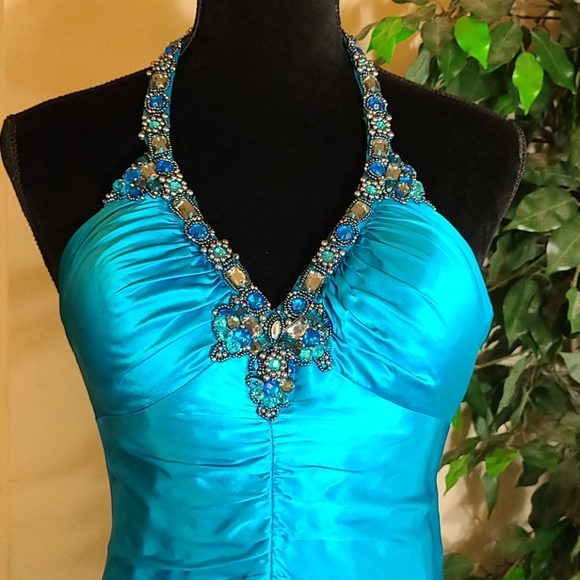 Stunning 100% silk CACHE gown! - Picture 2 of 8